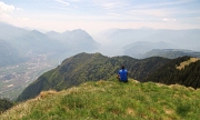 52 Ammirando il Lago d'Iseo.